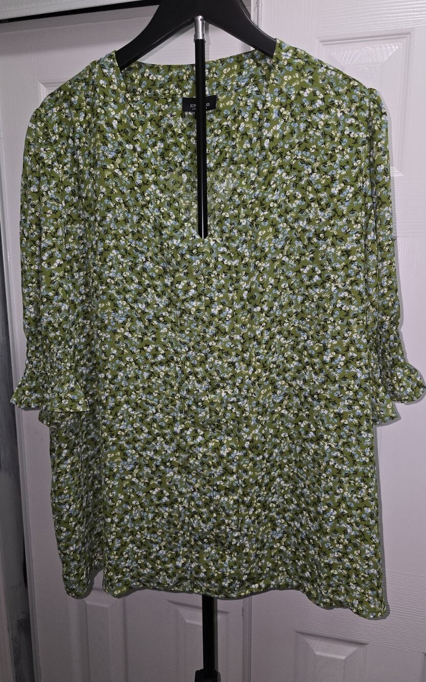 Jones And Co 2xl Women's Green Floral Top
